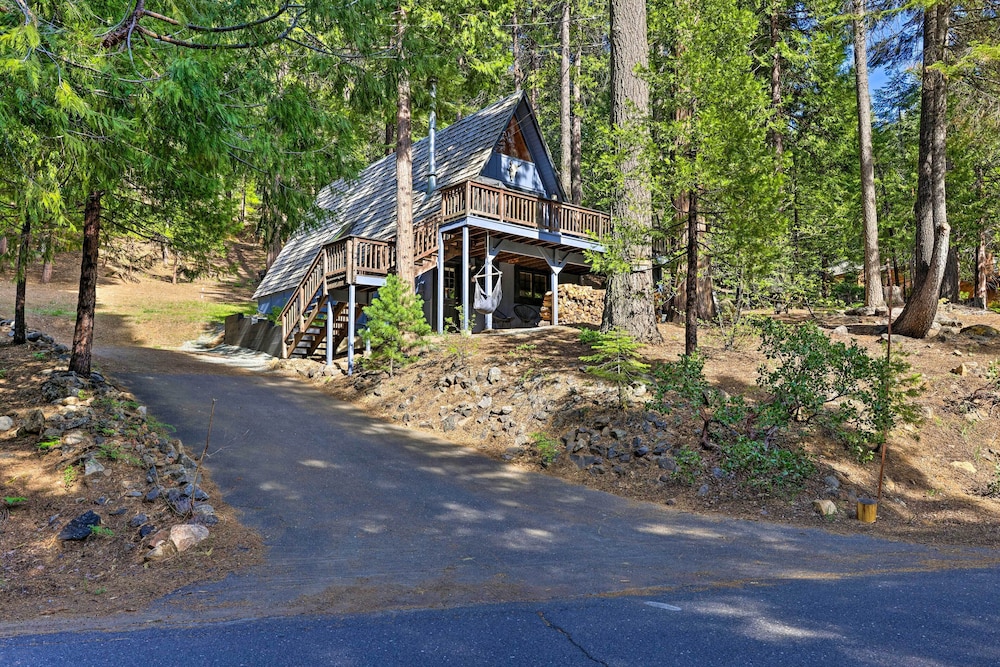 Decks, Grills + Fire Pit: Camp Connell Hideaway! view 5