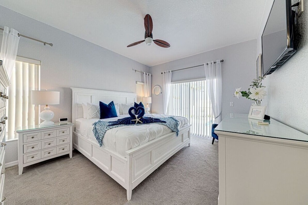Elegant 4Br Retreat W/ Stylish Interior & Kitchen