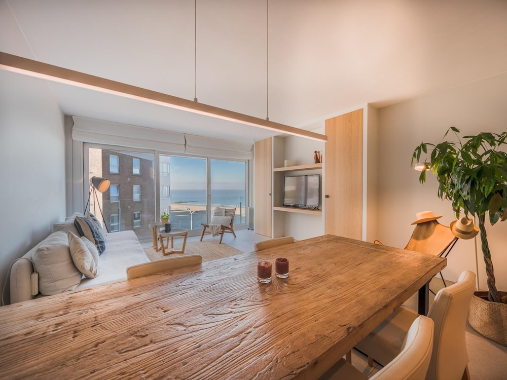 Apartment by the Beach With Stunning Sea View