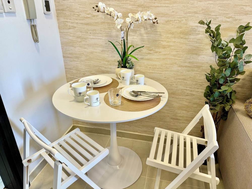 Cosmos Living Sleek and Stylish GCV2