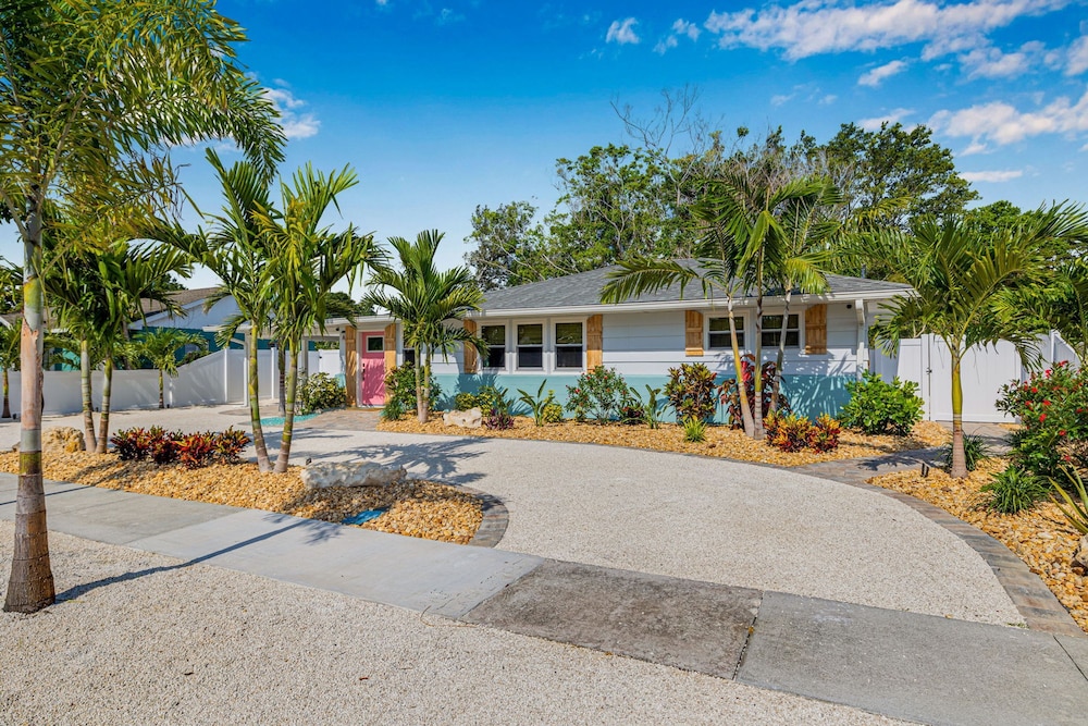 Coastal Sanctuary Near IMG and Beaches