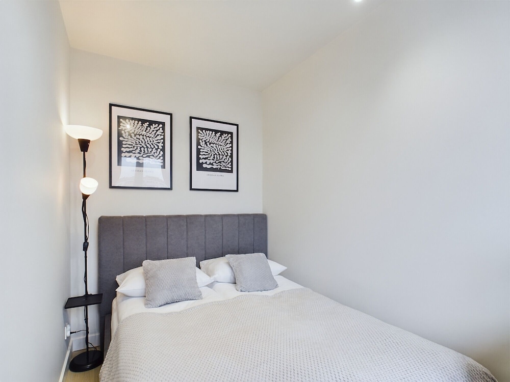 Modern Studio With Wifi by Renters view 2
