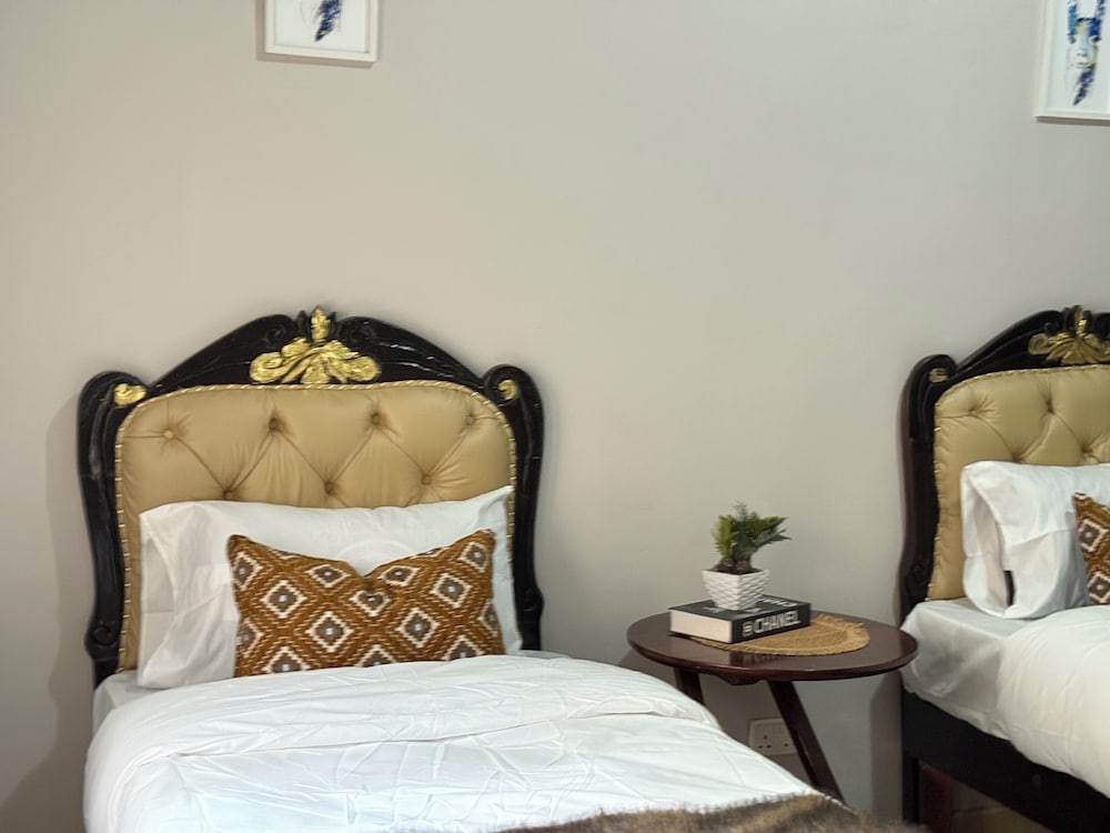Spacious & Modern 3-bedroom Foxdale