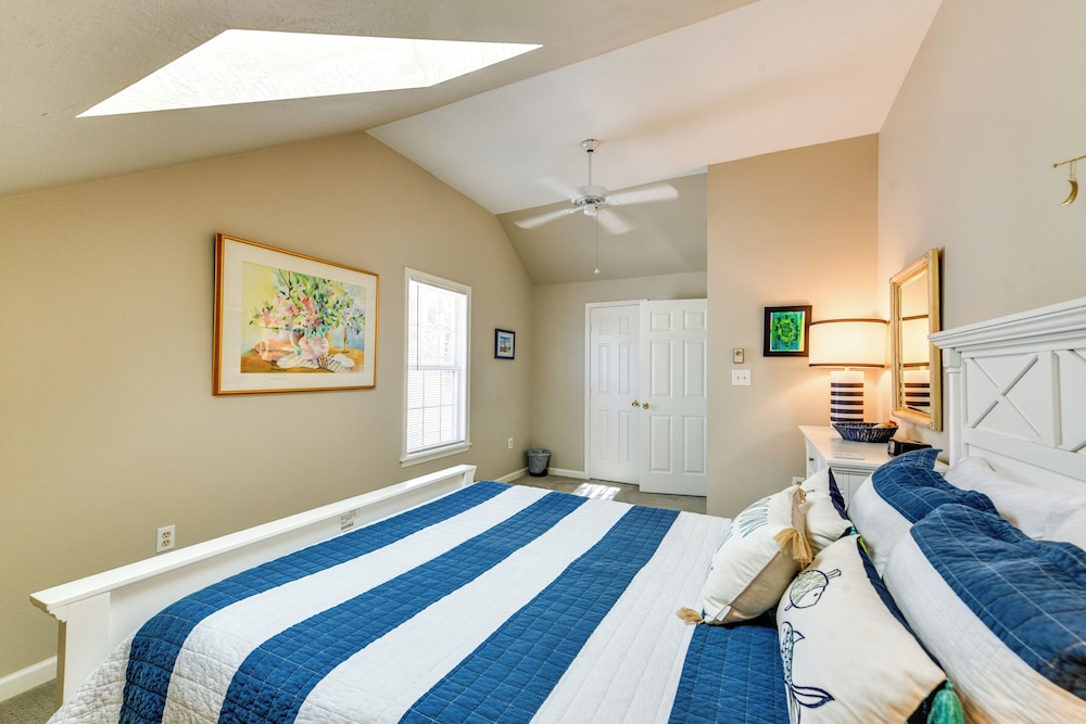 2 Mi to Boardwalk: Home w/ Deck in Bethany Beach!