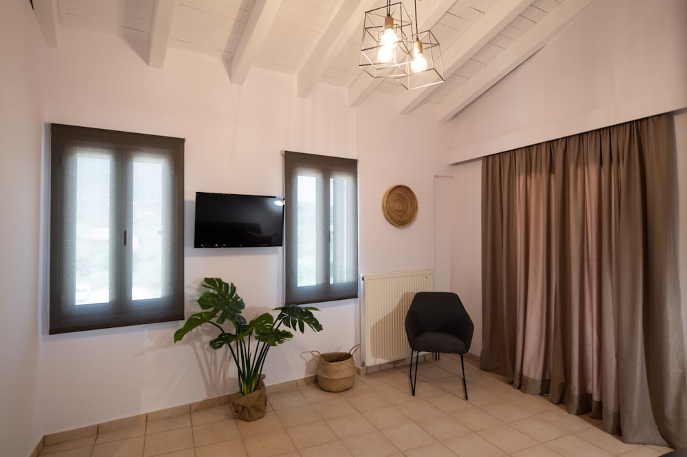 Drakatos Apartment 1B Z