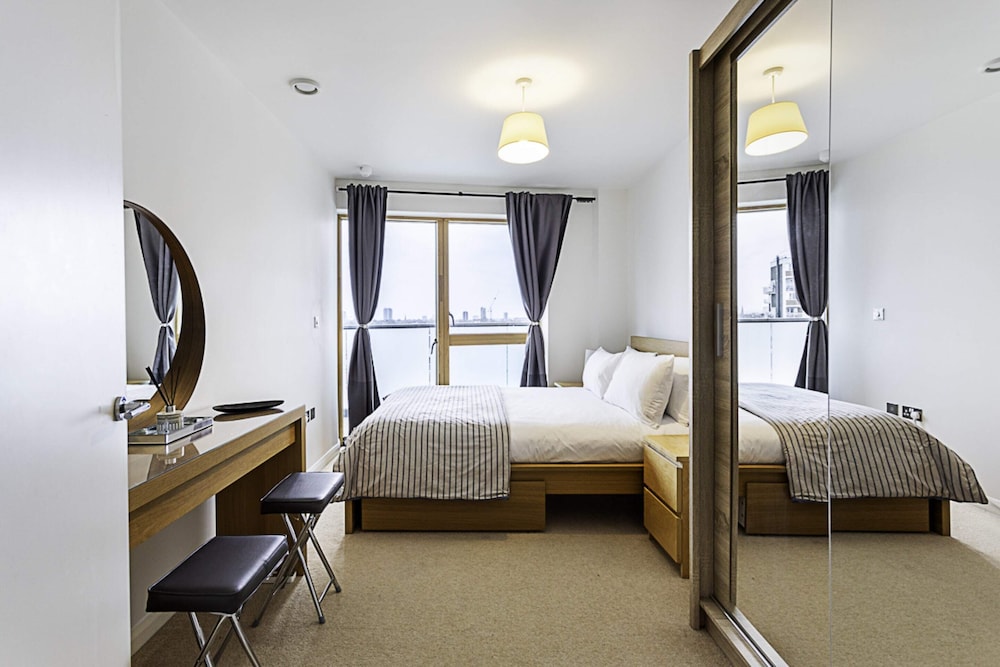 Trendy Queen's Park Apartment With Views Across London