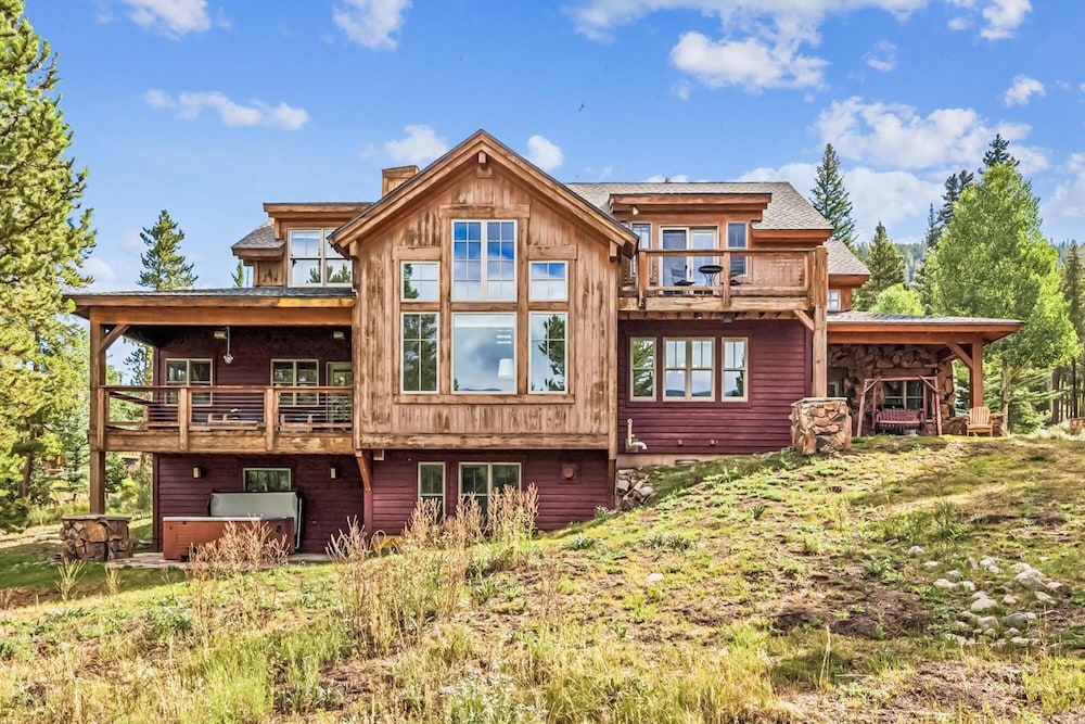 Little Bear Lodge 4 Bedroom Home