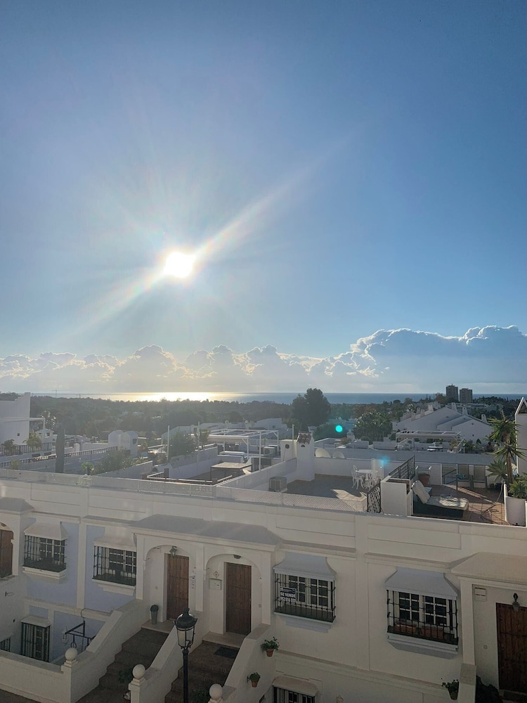 Marbella - House - Sleeps 4 - Pool - Parking