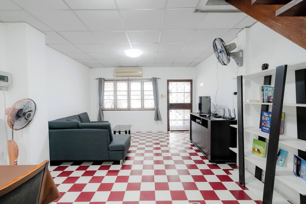 Charming 2-bedroom House in Hua Hin Soi 80,12-minute Walk to Beach