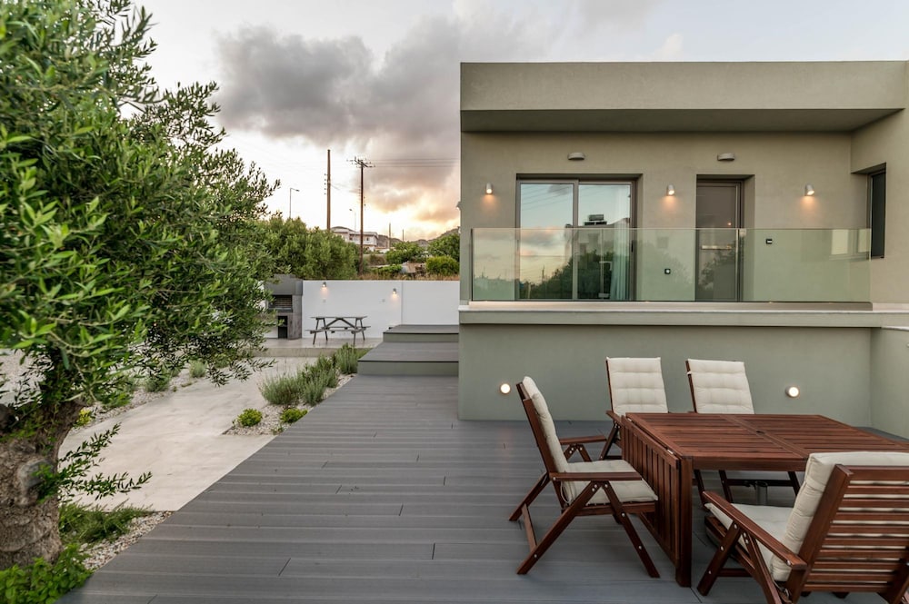 Nama Luxury Villa 250m From the sea Makry Gialos photo 3