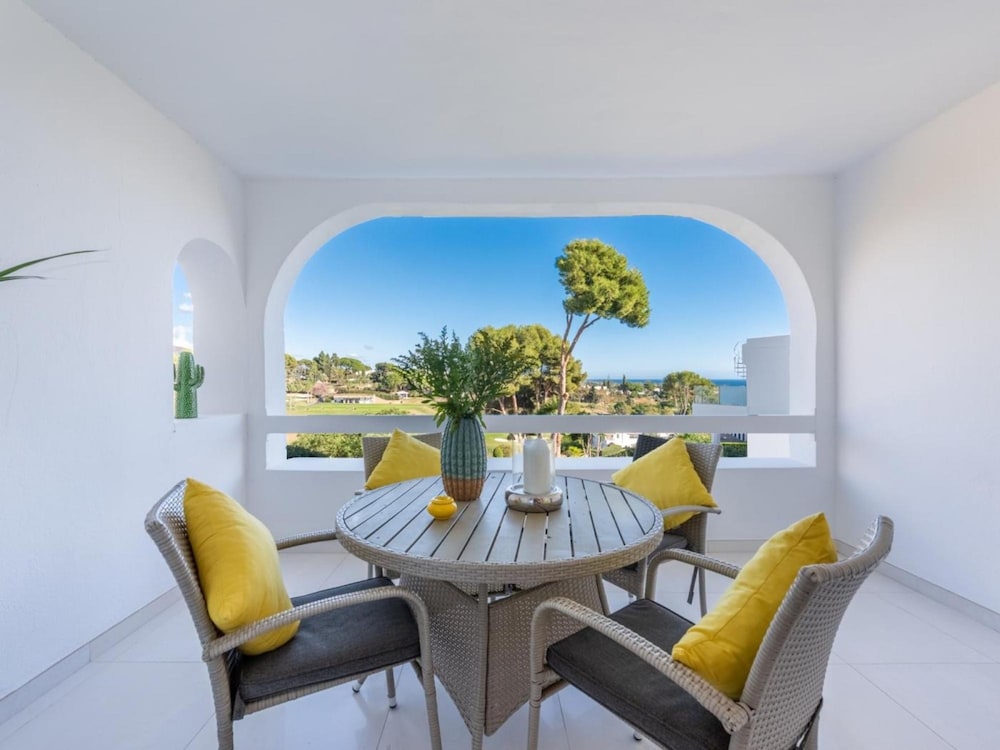 Azahara1 Beautiful Apartment Frontline Golf