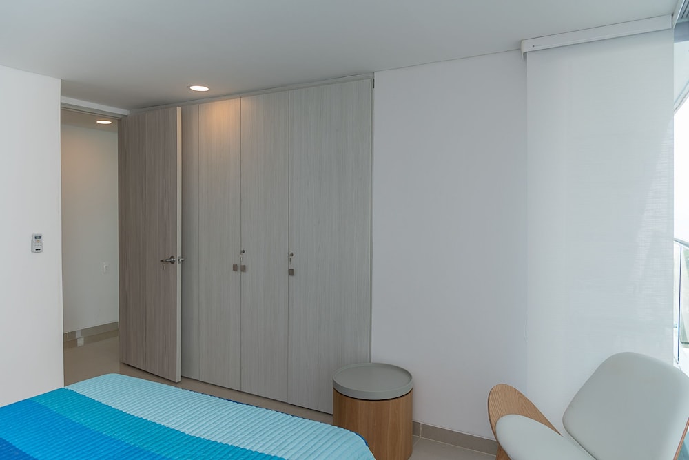 Deluxe Condo W Amenities & Beach view 5