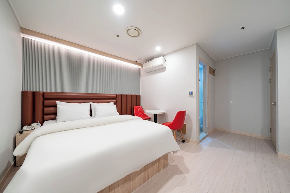 Hwajeong Hotel jun