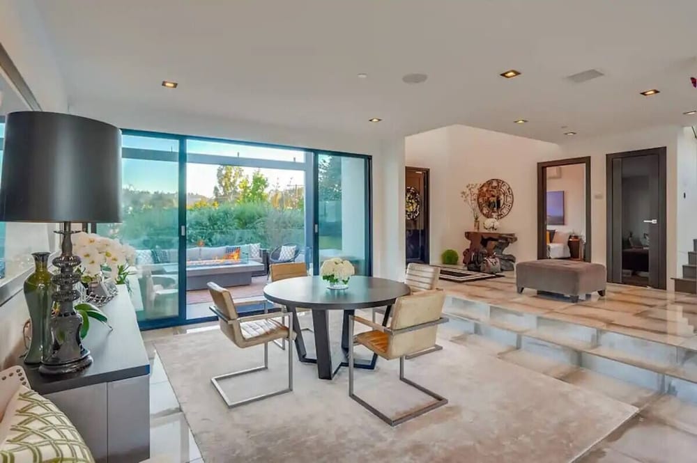 Troy Dr - Sleek & Modern Hollywood Hills Home With Stunning Views