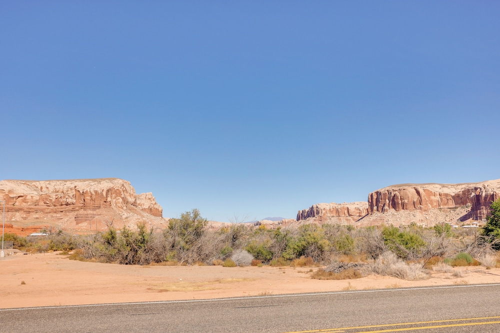Stunning Views: Quiet Bluff Home Near Hiking! view 4