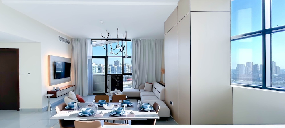 Stylish 1BR With Balcony City Views O2 Tower, JVC