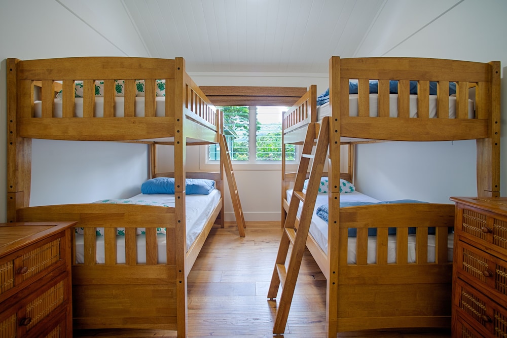 Hale Hoku 5 Bedroom Home by RedAwning view 5