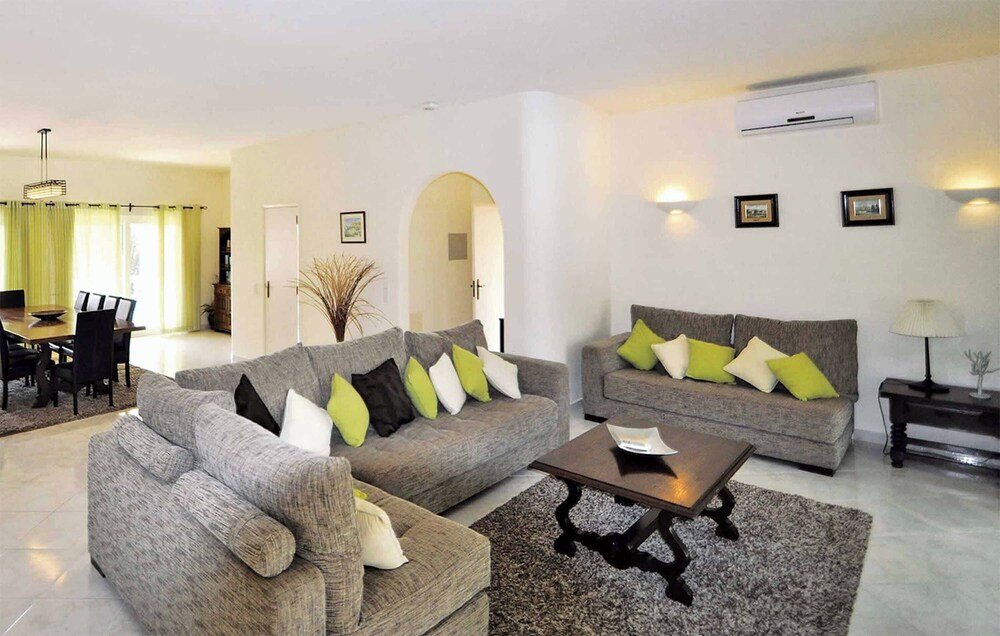 Villa Holly