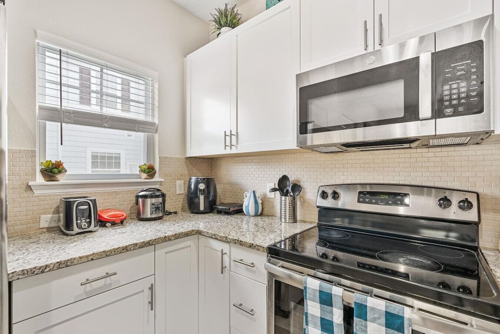 Luxury 4bdr House Gated Community Near Disney 181