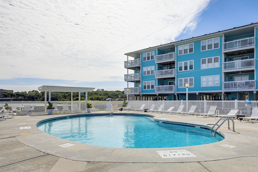 Marina Views, Walk to Beach: Atlantic Beach Condo!