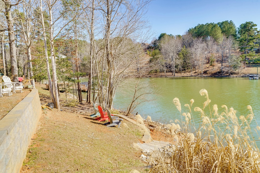 2 Kayaks: Lakefront Lookout Shoals Getaway!