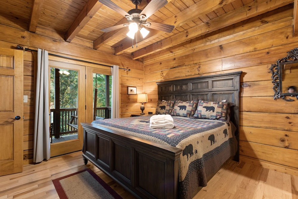 Cozy Bear Lodge by Jackson Mountain Rentals view 4