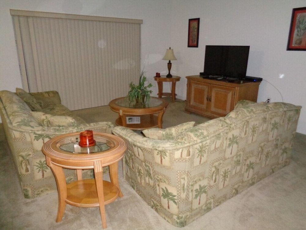 R1 Legacy Park 5 bed / 3 Bath view 4
