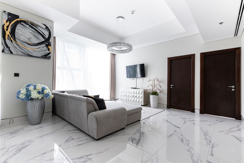 GLOBALSTAY. J One Tower Apartments