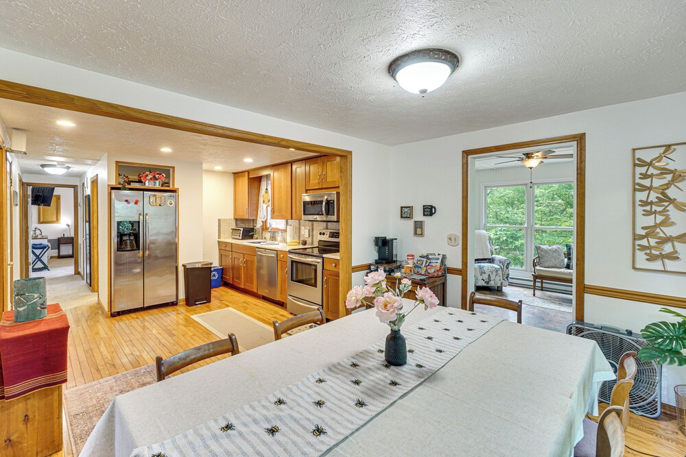 5 Mi to Harpers Ferry Nhp: Quiet Home w/ Deck
