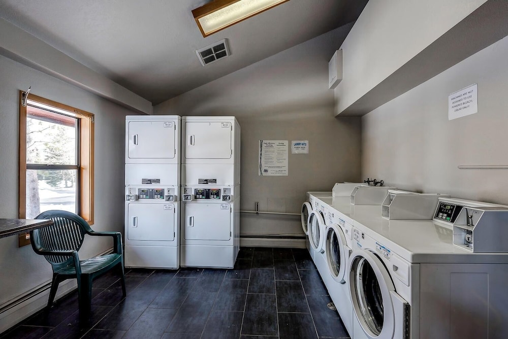Mountainside 155a 2 Bedroom Condo by RedAwning