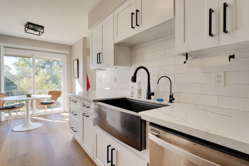 9 Mi to Downtown Tempe: Condo w/ Pool Access