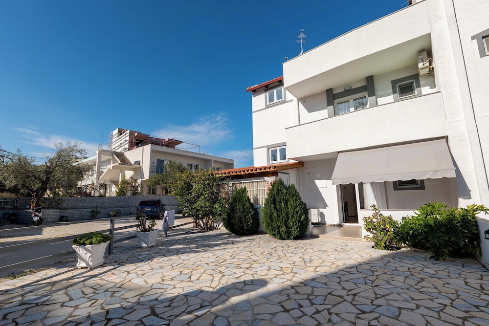 Aktea Apartments