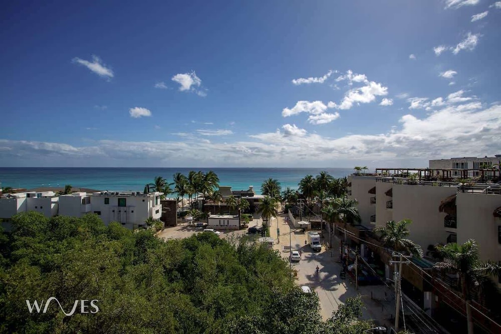 3 Br. Ocean Front PH With Stunning Views