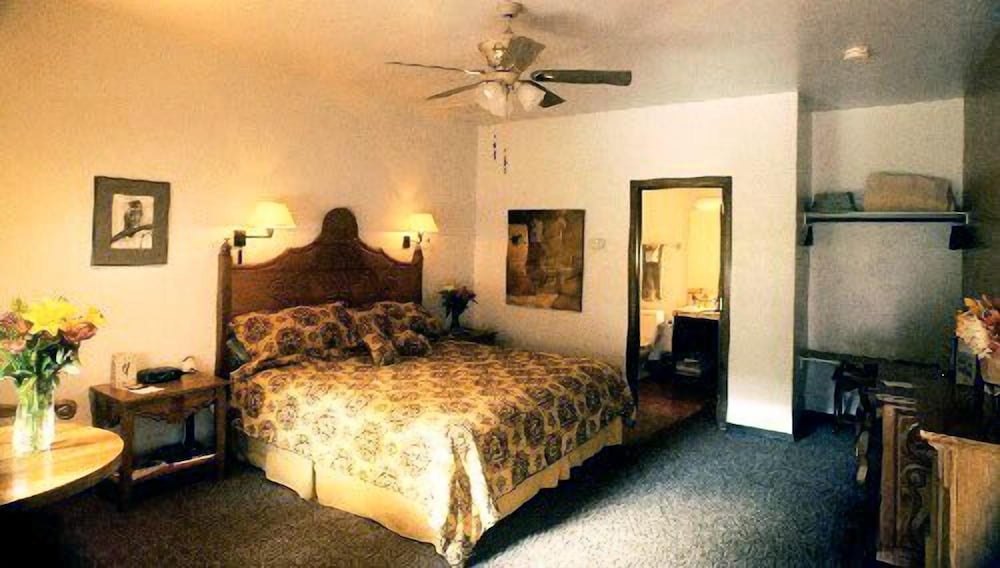 Casa de San Pedro Bed & Breakfast