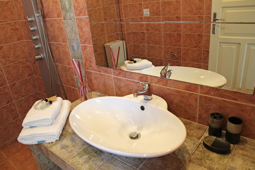 Effi Apartments