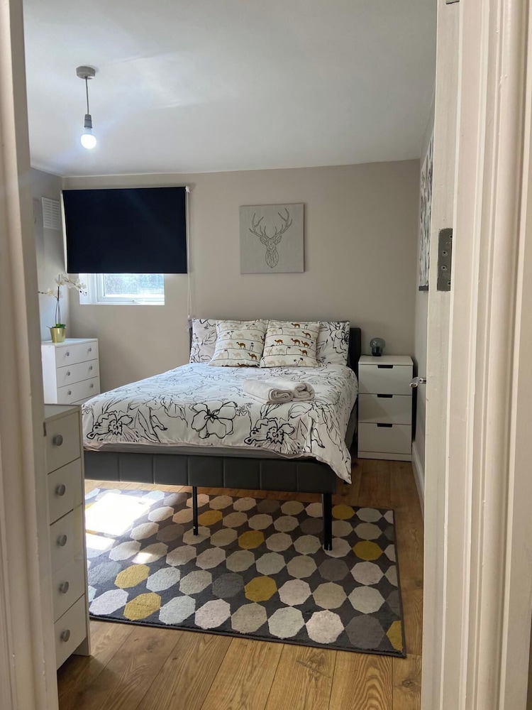 Cosy London Home With 2 Bedrooms