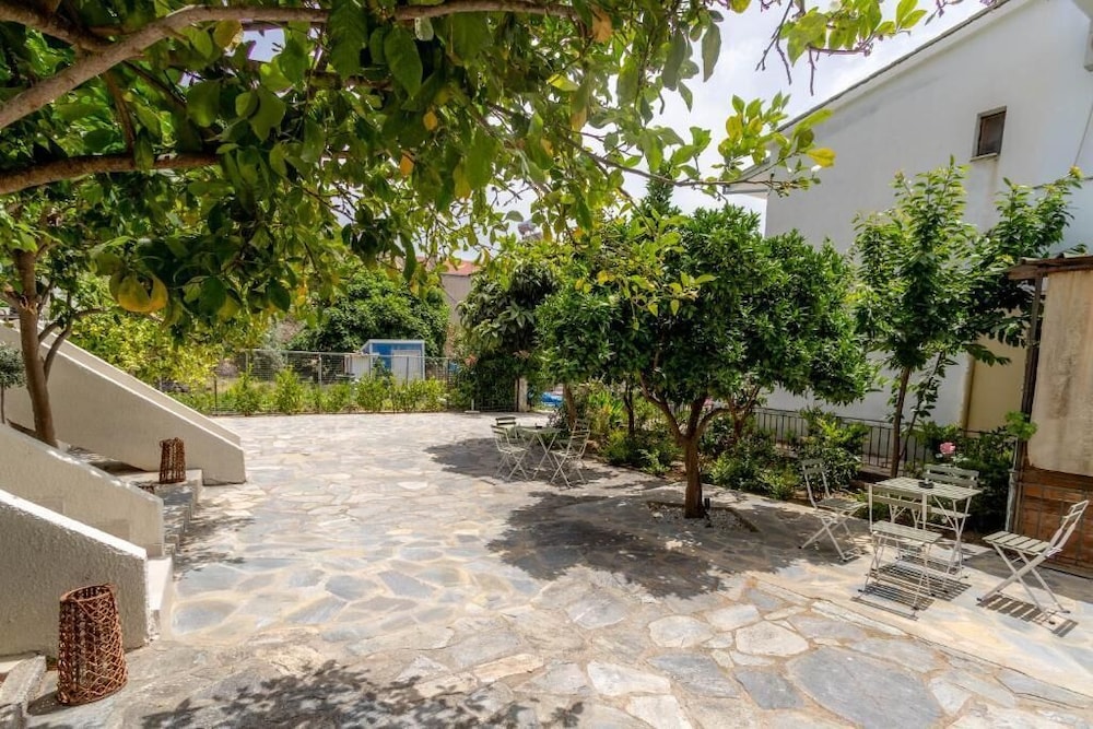 Pteleo apartments