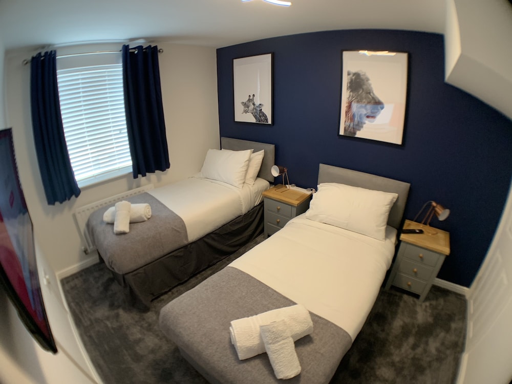 The coach house views netflix sleeps 5 view 2