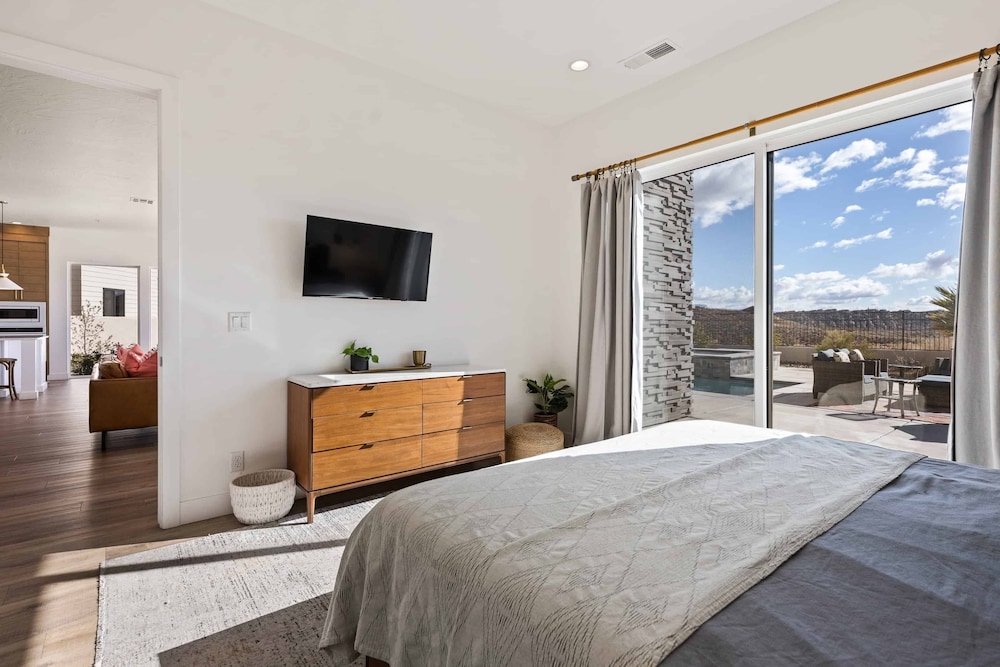 Perfectly On Par 7 Bedroom Home view 4