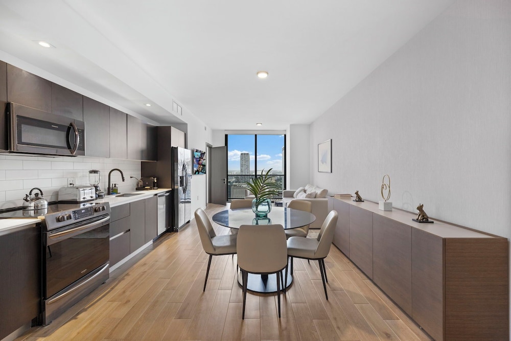 Luxury Spacious Condo at Downtown Miami