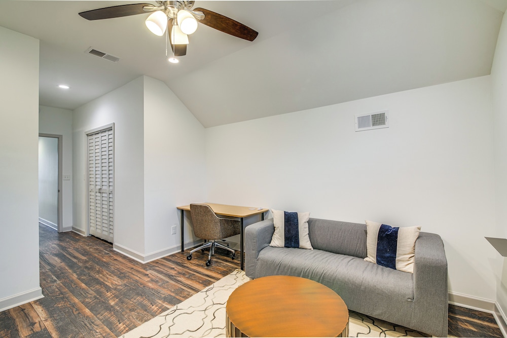 Walk to Eats: Midtown Memphis Home w/ Patio!