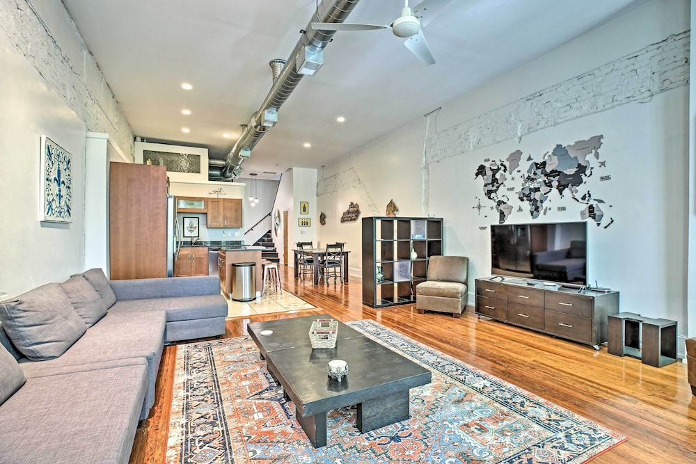 Nulu Art District Loft: Walk to Dtwn Distilleries!