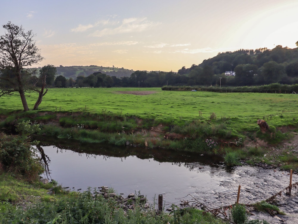 Plas Glan Yr Afon