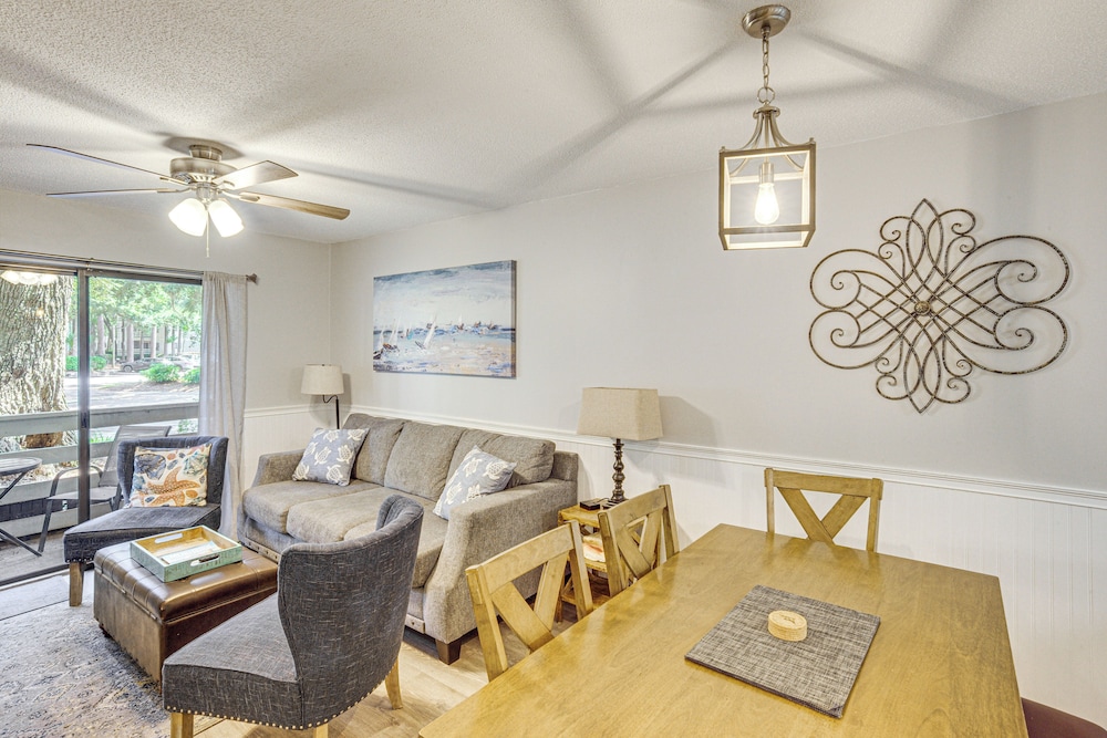 Access to Folly Field Beach & Pools: Coastal Condo