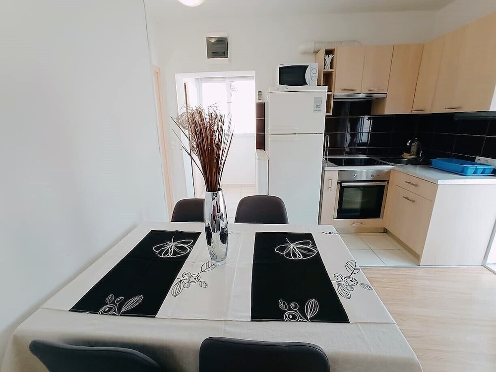 Cute apartment in stone house near sea