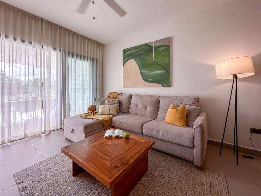 Fantastic new Golf View Apartment