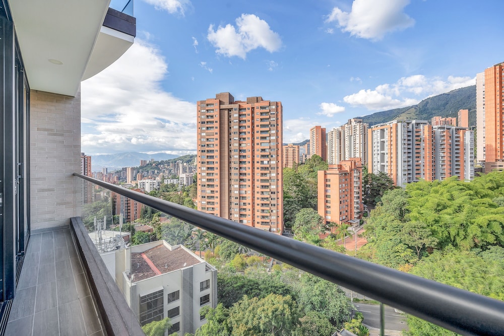 Apartamentos Class Suites by HOUSY HOST