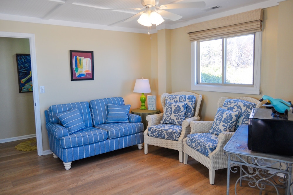Sunray Cottage by Topsail Realty