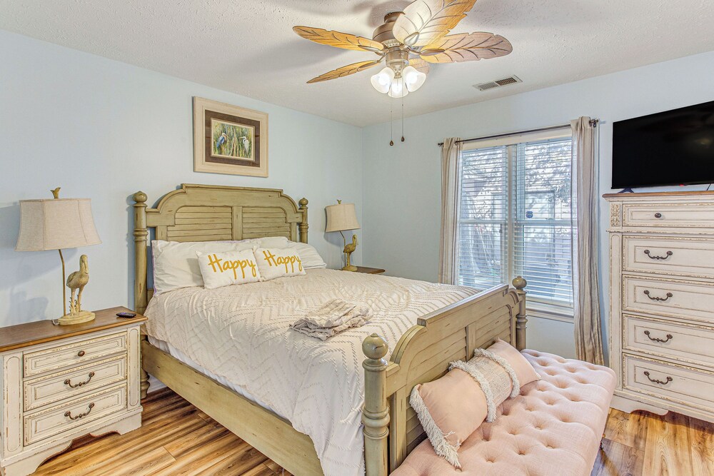 < 1 Mi to Ocean: North Myrtle Beach Home w/ Grill!