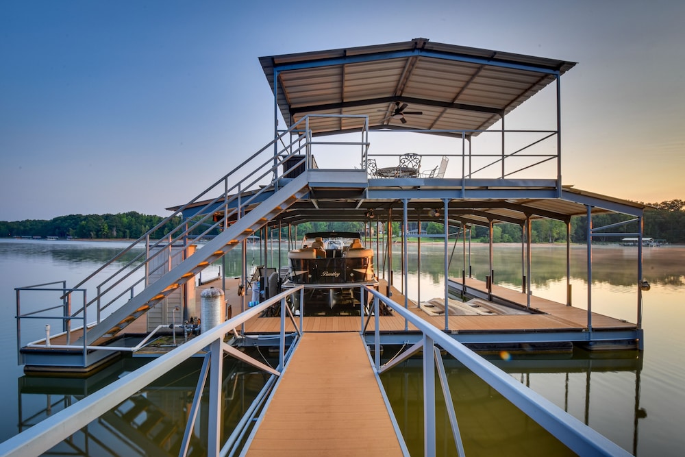 Grand Lakefront Home in Hartwell w/ Game Room! view 3